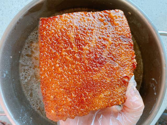 炸虎皮肉怎么起泡，炸虎皮肉怎么起泡沫（过年炸扣肉总失败也不起泡）