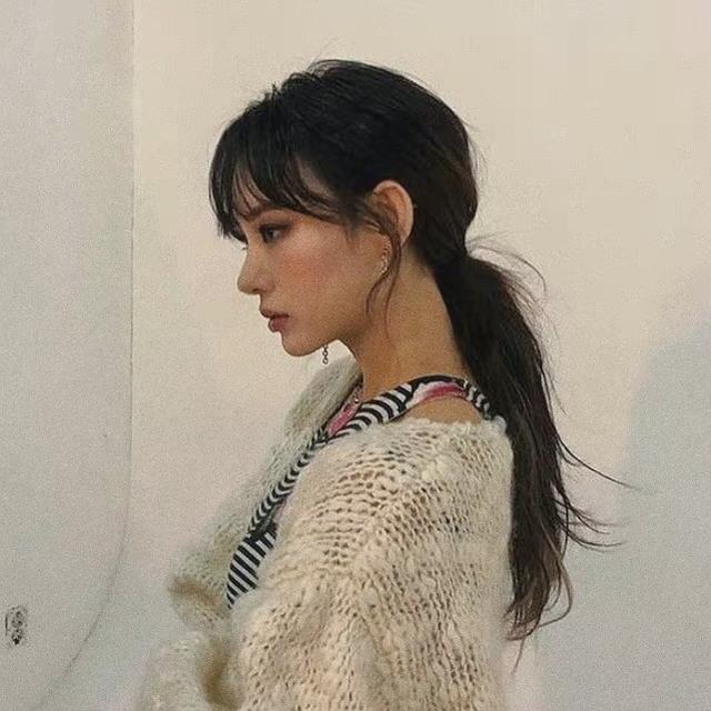 女微信图片简单气质，简单气质的女生微信头像     我记得我爱过（女头像：“我不等了）