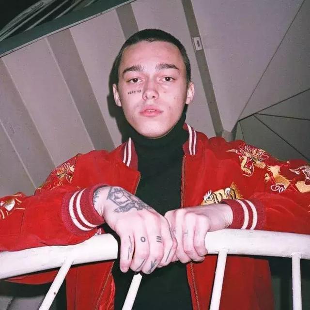 纹身男头像微信，纹身男头像（Trautvein脸上有Wake）