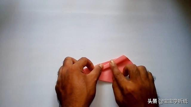 手工飞机怎么做，手工飞机的制作方法（用普通纸做折纸飞机玩具）