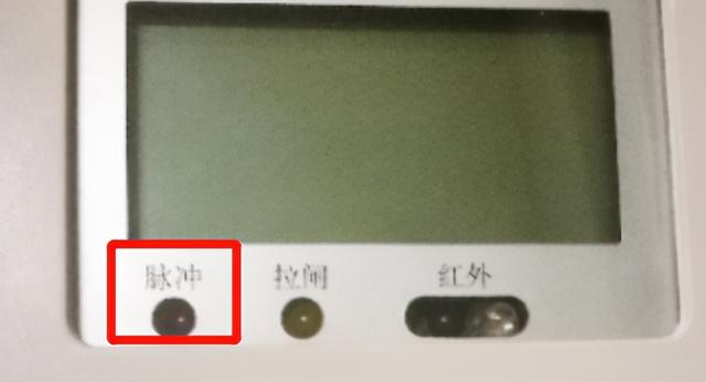 电能表怎么看用了多少度电，电能表怎么看度数（电表上的红灯一直在闪，费电吗）