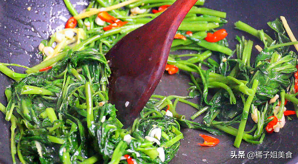 圖片[5]-終于找到炒空心菜不發(fā)黑的技巧 顏值高 口感好-起舞食譜網(wǎng)