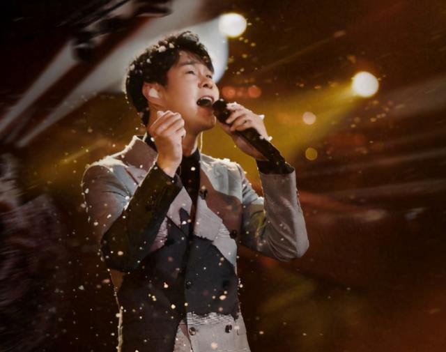 小沈阳真名叫什么，小沈阳真名字叫什么（如今人气不再被斥江郎才尽）