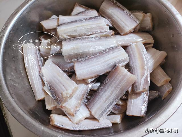 不炸的炖带鱼方法，带鱼不炸只炖怎么做好吃（费一次事能吃一周）