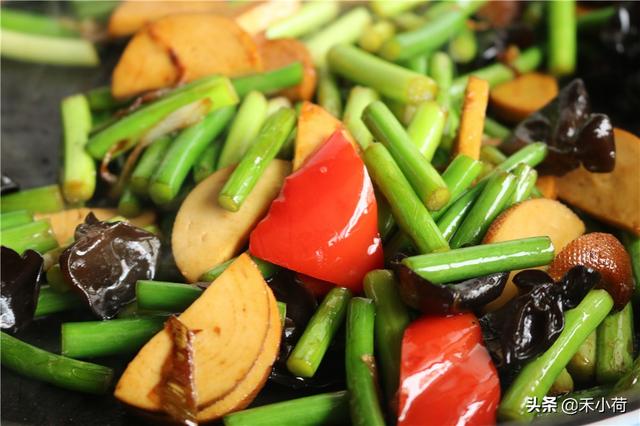 蒜苔怎么择菜，蒜苔的择菜方法（春节最受欢迎的素菜）