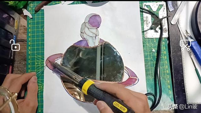 玻璃刀怎么割玻璃，<彩色玻璃制作流程>