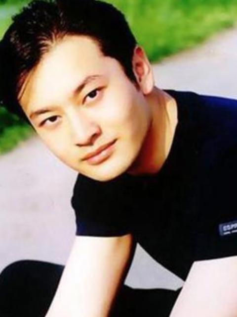 黄晓明喜欢赵薇，中餐厅黄晓明赵薇重聚（昨晚却删除赵薇所有内容）