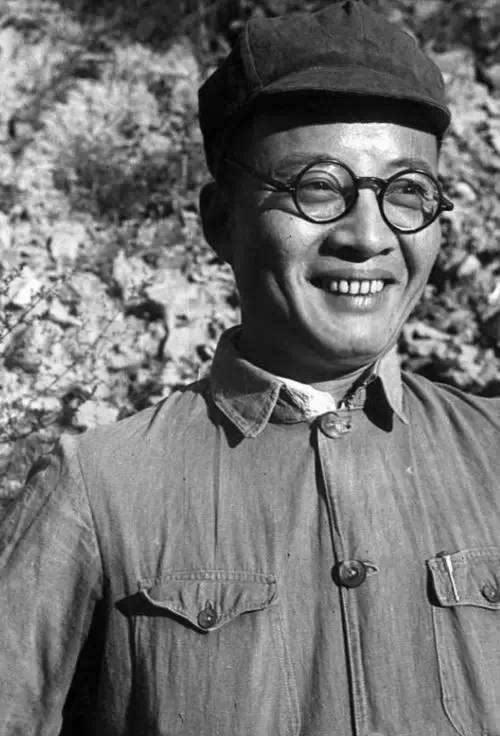 博古同志的简介，博古同志的一生（24岁成为我党最高领导人）