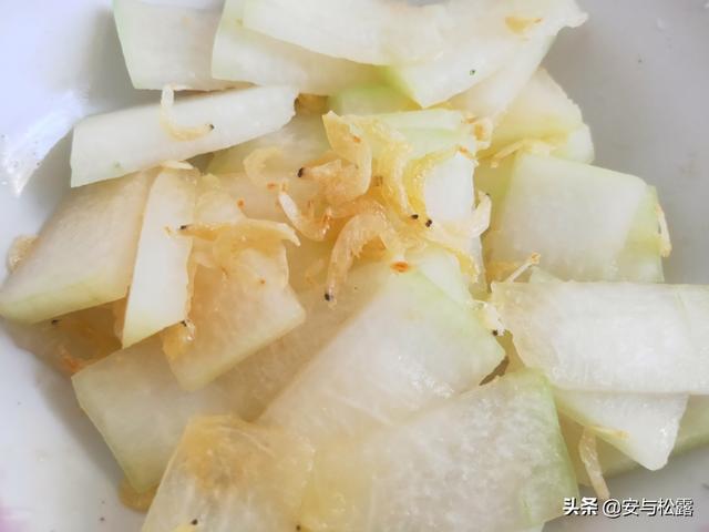 冬瓜炒虾米的做法，虾米炒冬瓜的做法（适合夏天吃的家常菜）