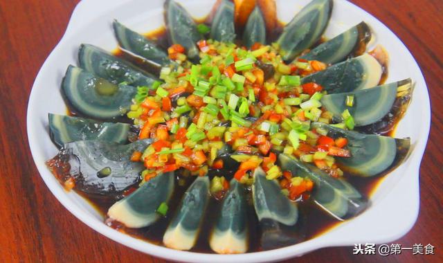 凉拌菜的料汁怎么调，怎样调凉拌菜的料汁（看厨师长操作）