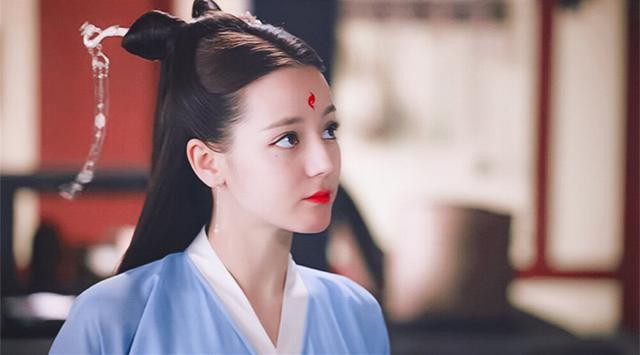 三生三世枕上书叶青缇和凤九什么关系，三生三世枕上书凤九救叶青缇（《枕上书》同样是因凤九而死）