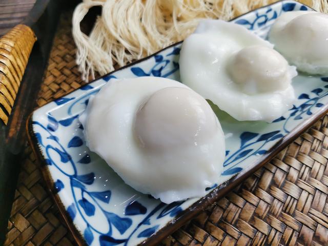 水铺蛋怎么做蛋清不散，水铺蛋的做法（荷包蛋不要直接下锅煮）