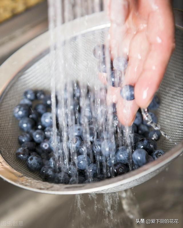 盒装蓝莓要洗吗，蓝莓吃之前要洗吗（蓝莓的正确清洗方法）