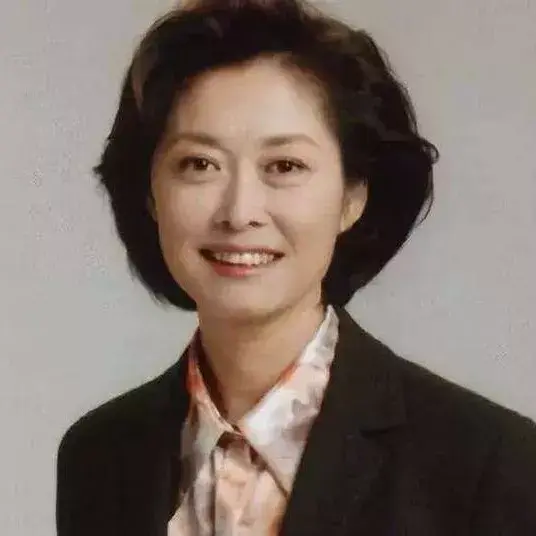 相信未来赏析，相信未来赏析50字（央视主持人敬一丹朗诵《相信未来》）