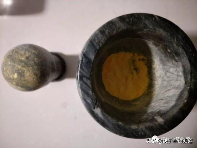 钓鱼窝料自制方法，钓鱼窝料制作方法（简单几步，高效自制酒米窝料）