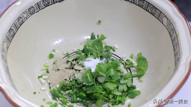 煮羊肉汤的正确方法，煮羊肉汤的正确方法视频（按照厨师长的操作步骤来）