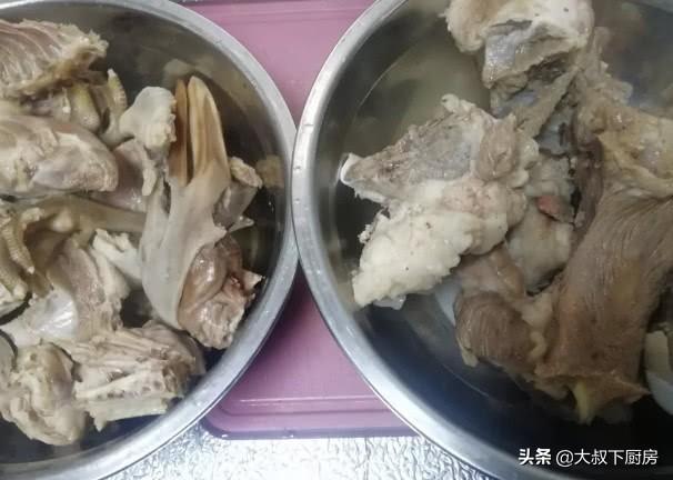 酸菜老鸭汤，酸萝卜老鸭汤的正宗做法（大叔家的成都菜：酸萝卜老鸭汤）