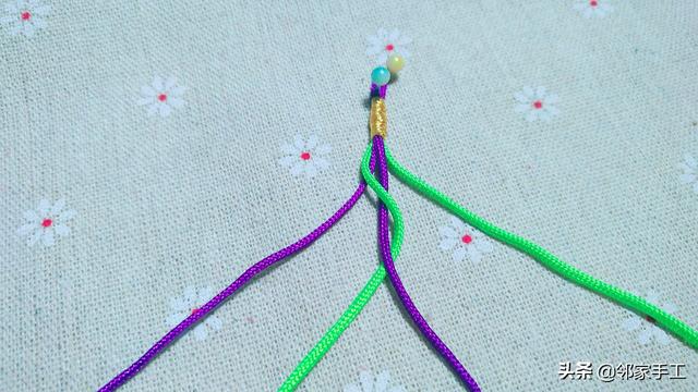 四股辫子的编法慢动作分解，四股辫编法图解（圆形四股辫图文教程编法一）