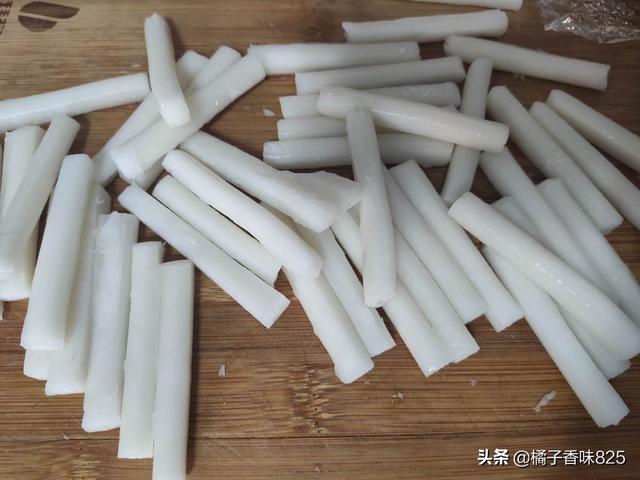 辣白菜炒年糕的家常做法，辣白菜与年糕天生一对