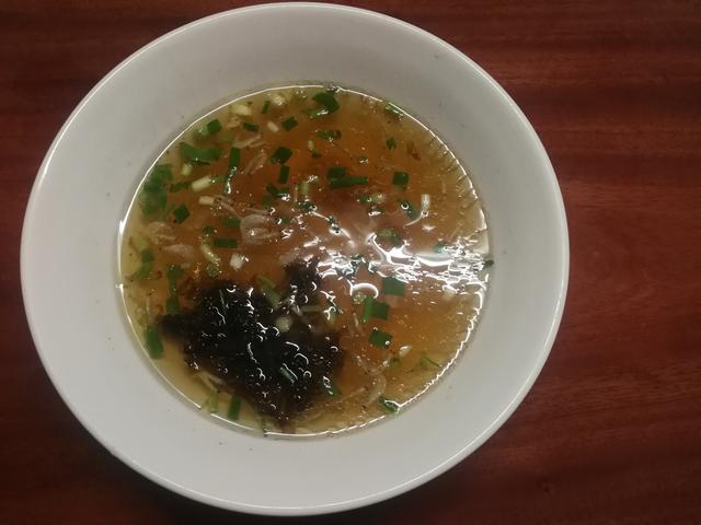 家常馄饨汤怎么调，馄饨汤怎样调制才鲜美（10年店主教你用开水调小馄饨汤）