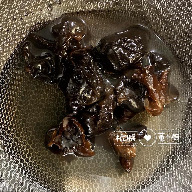 牛胸肉怎么做好吃，夏天来一份牛胸肉凉拌黑木耳