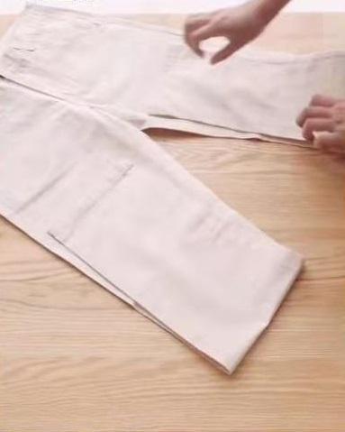 裤子怎么叠成小圆筒 裤子叠成小圆筒的方法，裤子怎么叠成小圆筒（如何快速折叠收纳裤子）