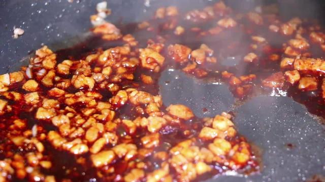 蒜苔炒肉末的正宗做法，分享个肉末炒蒜薹的家常做法