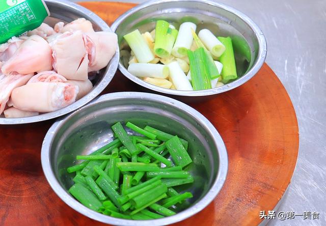 怎样炖猪蹄，怎样炖猪蹄汤好喝又营养（这才是砂锅炖猪蹄最好吃的家常做法）