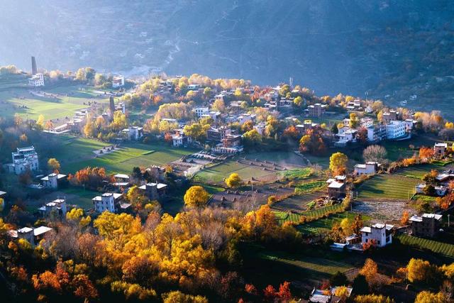 丁真老家在哪里，丁真家住哪里（丁真的老家甘孜，早该爆红了）