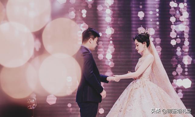 一定要注意伴娘礼服礼仪，伴娘应注意什么（婚礼当天新娘应该注意的仪态细节）