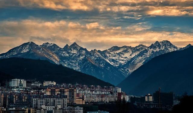 丁真老家在哪里，丁真家住哪里（丁真的老家甘孜，早该爆红了）