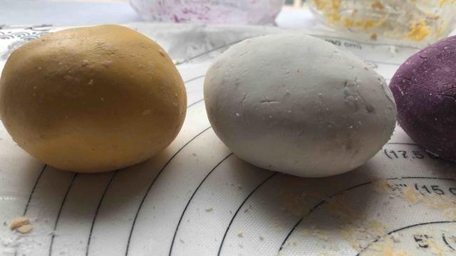 芋圆怎么做最好吃，如何做芋圆好吃（自制好吃的芋圆）