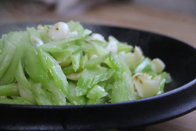 凤梨和白萝卜能一起吃吗，凤梨可以和胡萝卜一起吃吗（大年三十给大家准备的6道素菜）