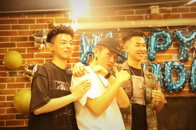 歌曲晚安全部歌词，晚安歌词（颜人中《晚安》刷爆朋友圈）