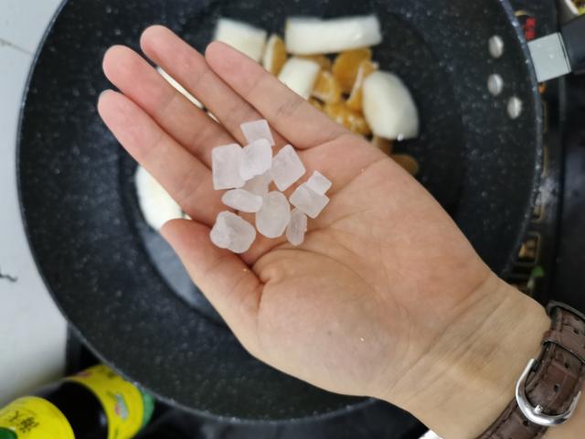 梨罐头原料如何选择，什么品种的梨可以做罐头（梨罐头怎么做）