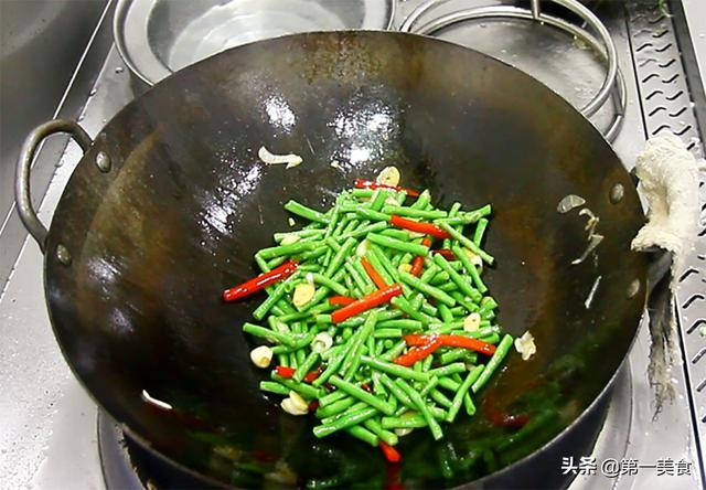 长豆角炒肉的做法，长豆角炒肉的做法怎么做好吃（饭店的豆角炒肉丝为啥好吃）