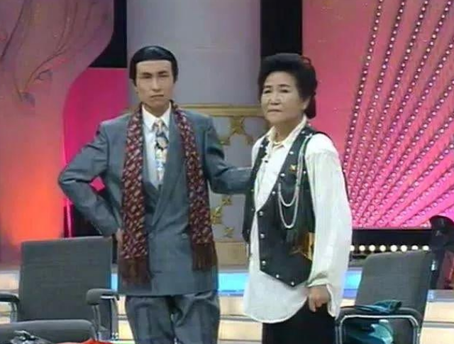 巩汉林回忆赵丽蓉离世，1999年赵丽蓉被肺癌折磨的痛不欲生