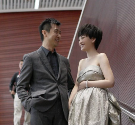 鄢颇现状，现已49岁的鄢颇如今现状如何（李小冉前男友鄢颇）