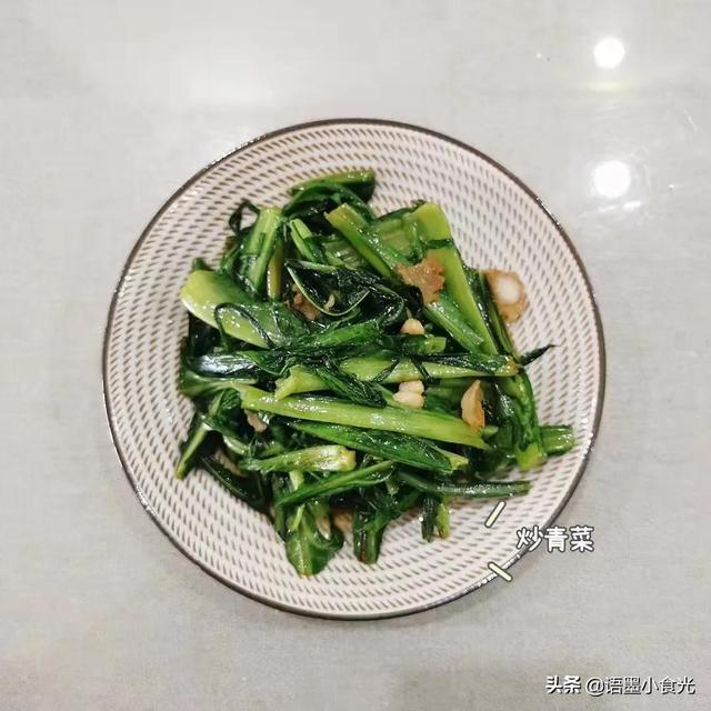 蘑菇瘦肉汤的做法步骤，蘑菇汤瘦肉汤（这两荤两素加一汤）
