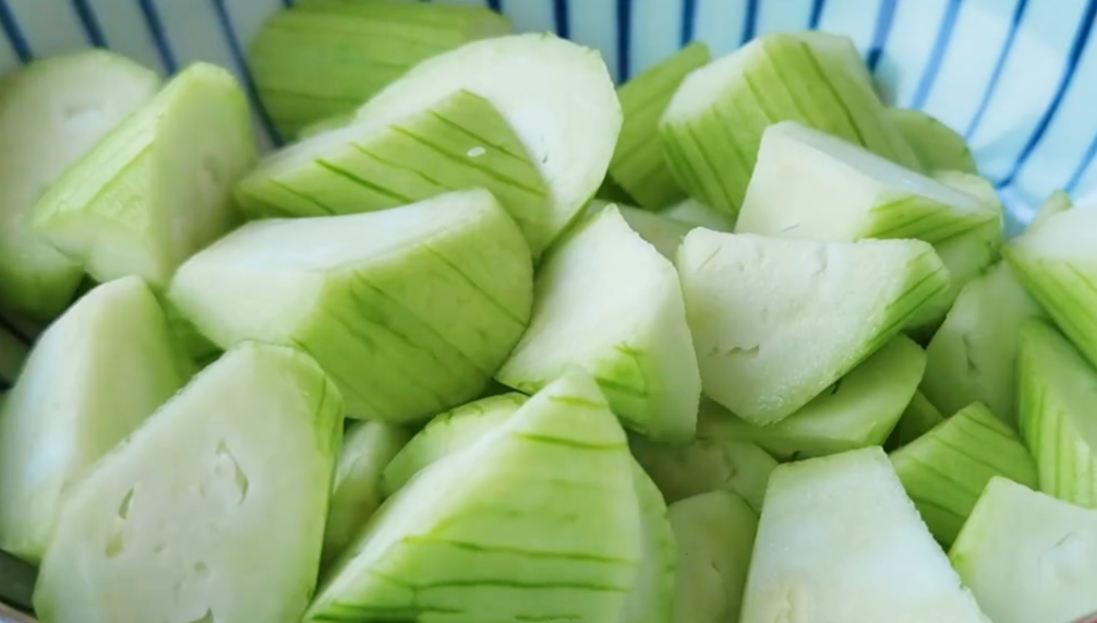 圖片[2]-【絲瓜炒雞蛋】做法步驟圖 顏色翠綠不發黑 嫩滑多汁特下飯-起舞食譜網