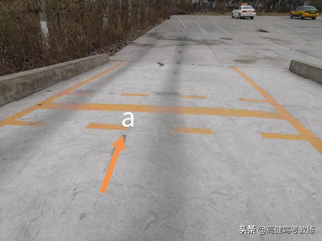 科目二半坡起步，科目二半坡起步技巧以及考场经验（驾考科目二5项考试全程文字详解之㈢坡道定点与起步以及扣分标准）