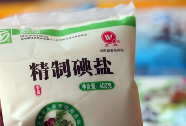 海盐可以代替食用盐吗，普通的食用盐可不可以代替海盐（海盐和精盐区别很大）