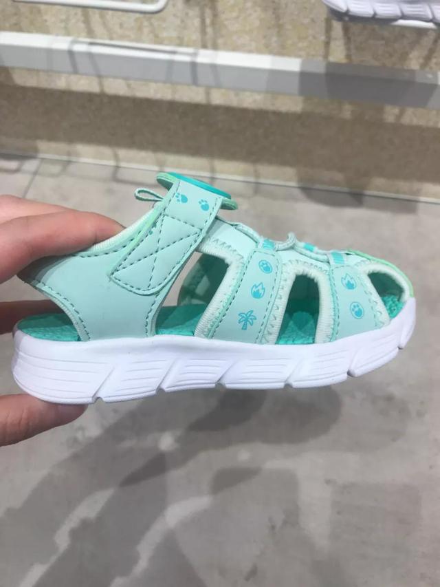 儿童凉鞋怎么选择比较好，儿童凉鞋到底要怎么选
