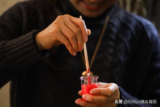 怎样自己在家DIY口红，怎样自己在家做口红（量杯、磅秤、搅拌一个也不能少）