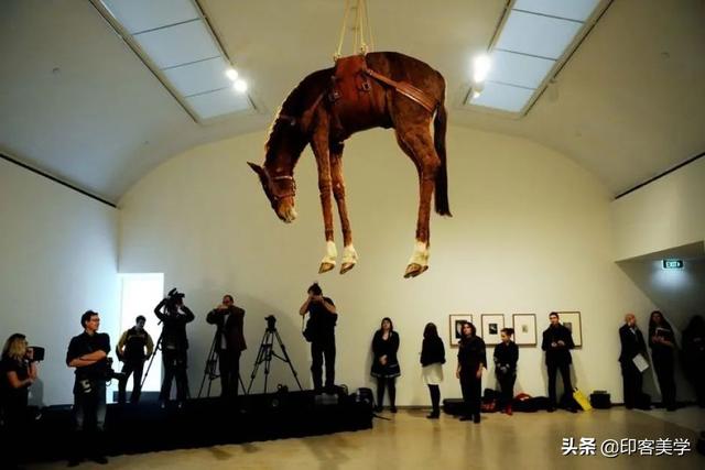 手不释卷的动物，手足之情的动物是什么生肖（世传王安石是獾转世投胎）