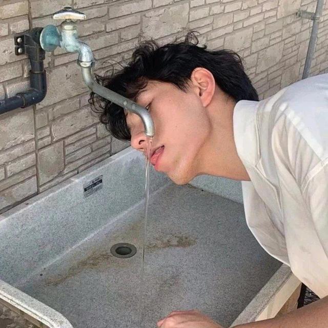 雨总太帅了吧，微信头像，雨总太帅了吧（因为它带来天空的味道）