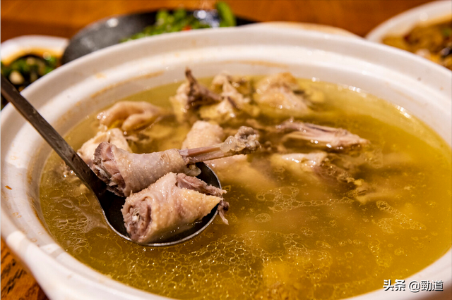 乌镇的美食有哪些，乌镇的美食介绍（有你不容错过的地方美食）