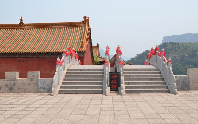 僧、尼、道共居一山修行  承德丰宁白云古洞景区，僧、尼、道共居一山修行（有一桥飞架两山之间的千年古刹）