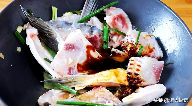 鱼头豆腐的做法，酸菜鱼头豆腐的做法（教你豆腐鱼头的懒人做法）