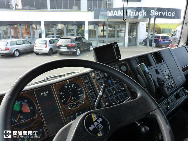 f2000突击步枪，fnf2000突击步枪（配V10发动机的曼恩F2000卡车）